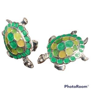 💰 3 for $15 deal Turtle clip on earrings.